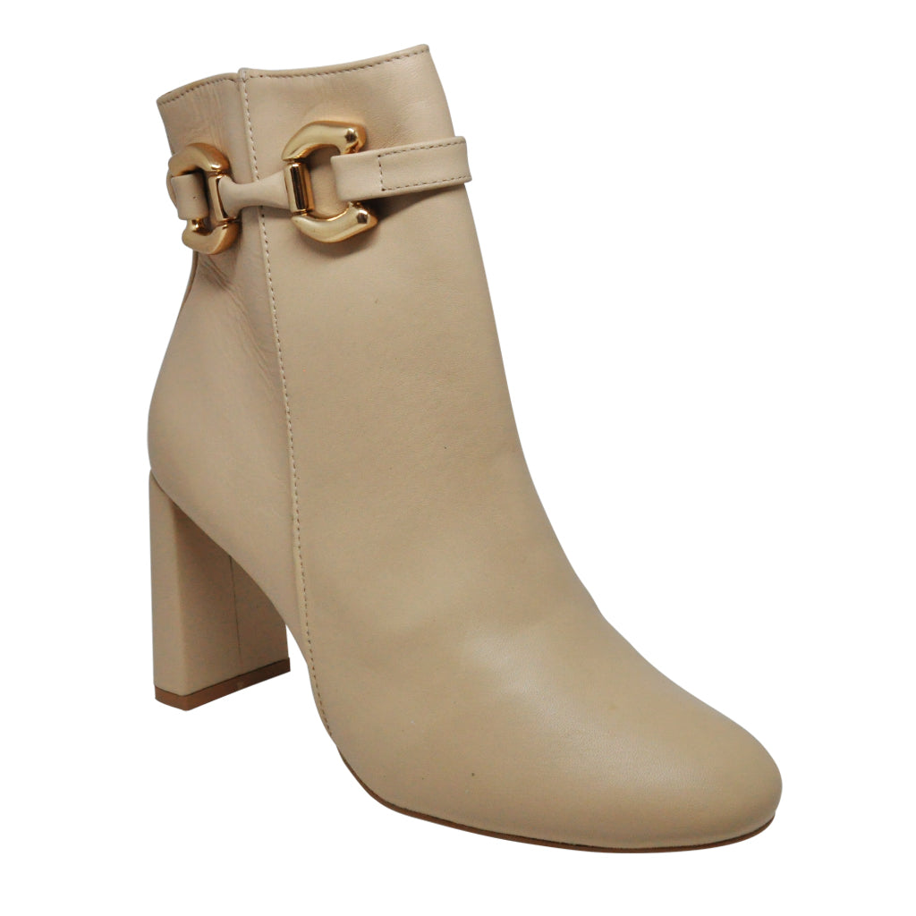Bota em Couro Creme Lia Line