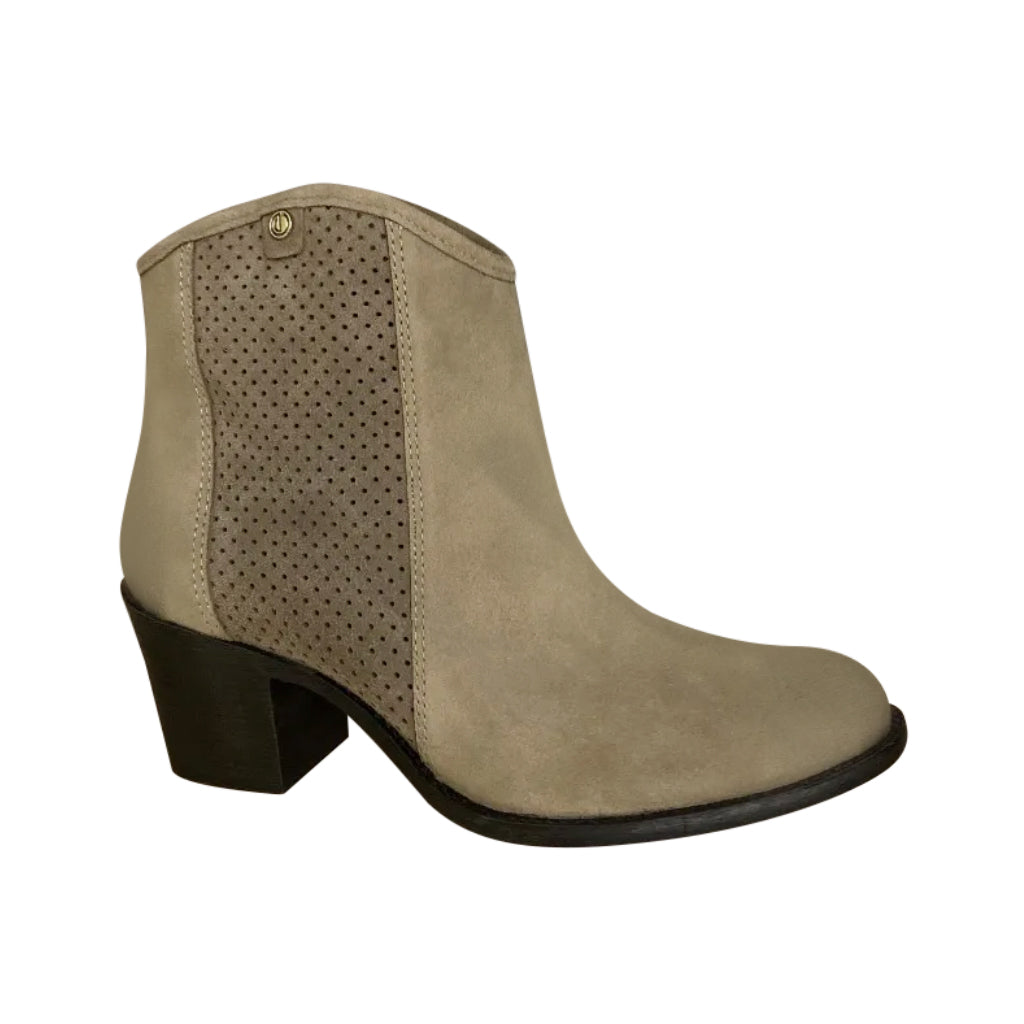 Bota Fendi Cano Baixo Dumond em Camurça - Elegância Moderna