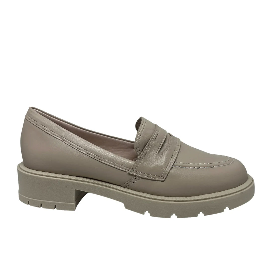 Mocassim em Couro Bege com Solado Lia Line