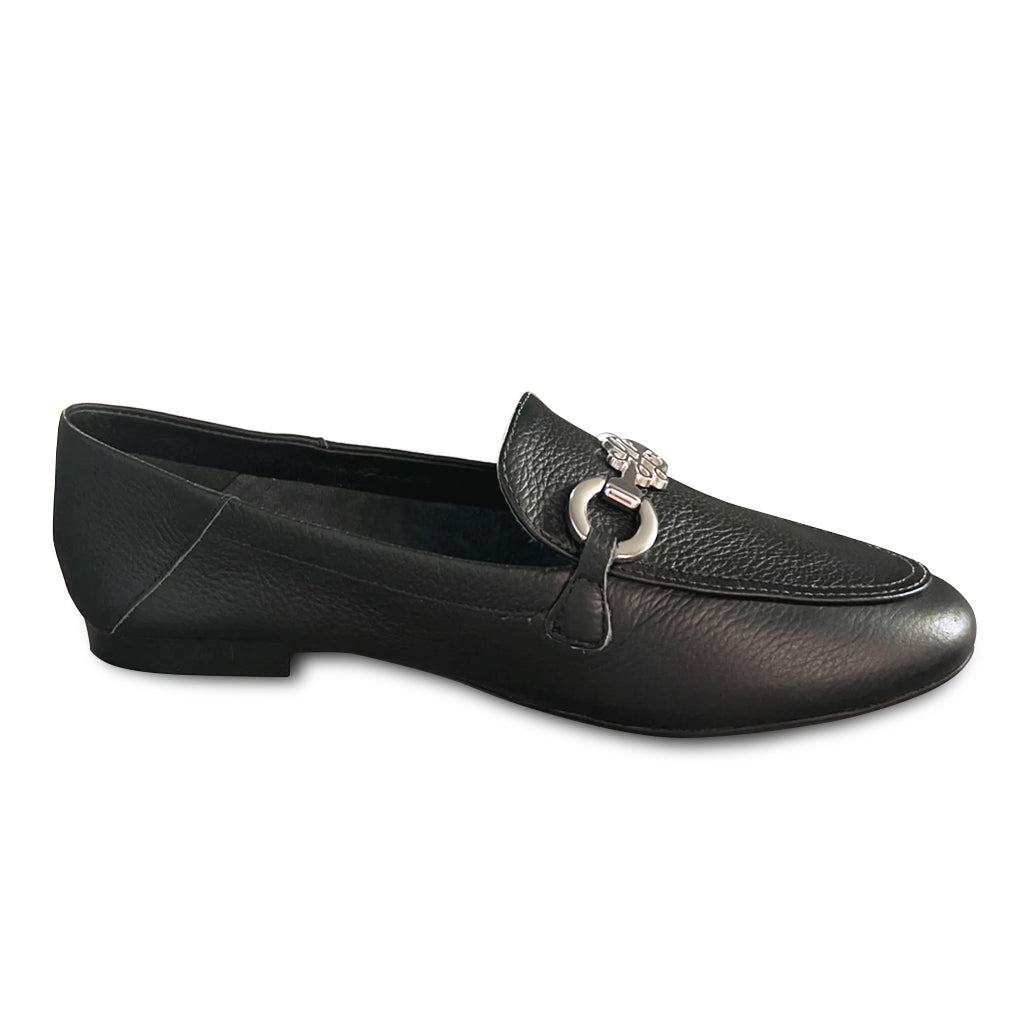 Mocassim Lia Line Couro Preto - Elegância e Conforto em Cada Passo